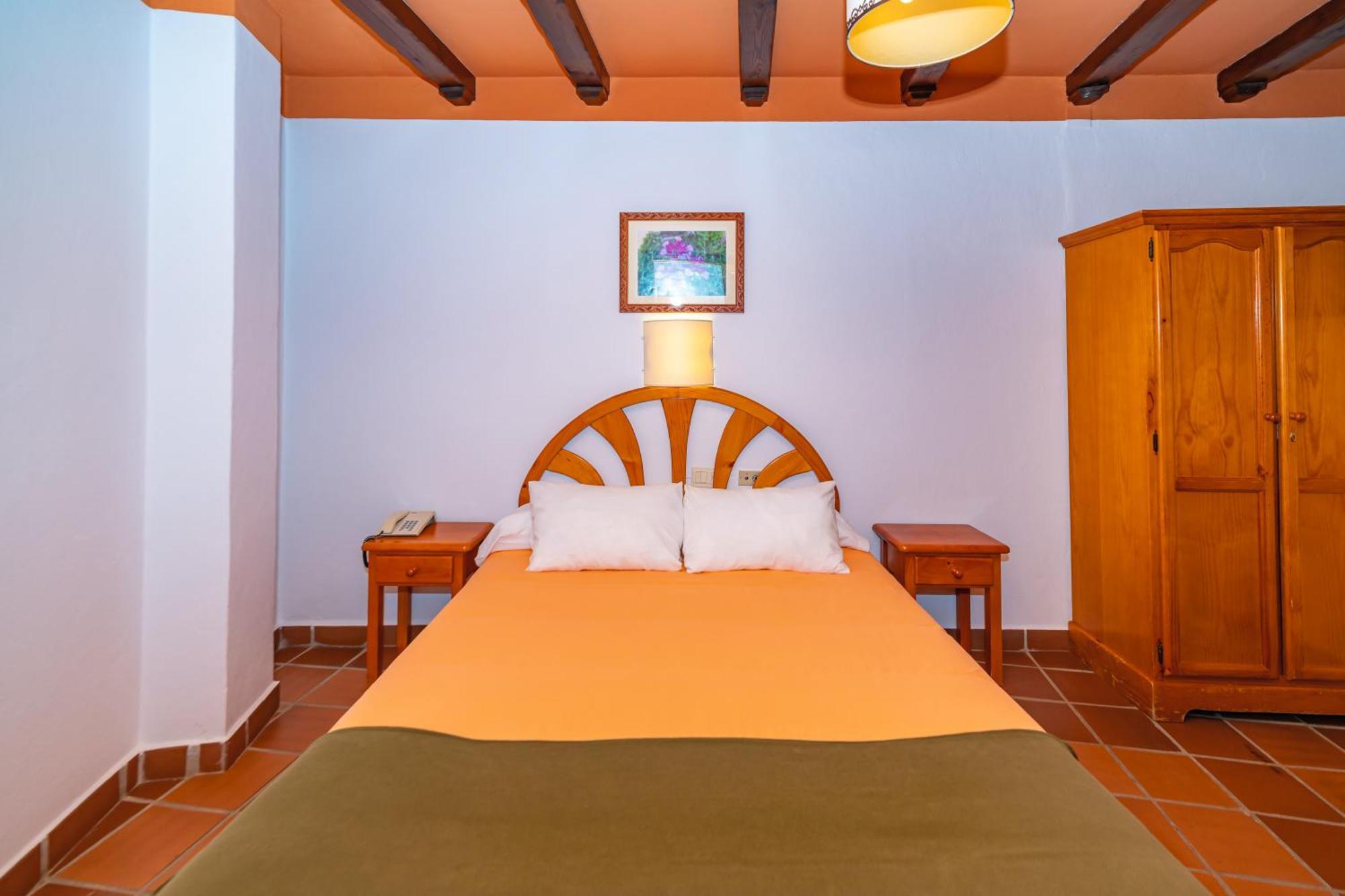 Hotel La Fragua I Тревелес Экстерьер фото